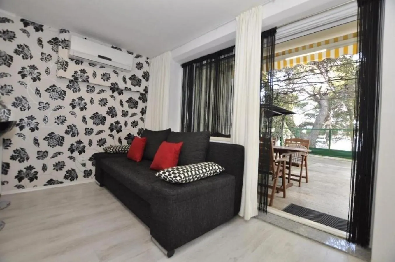 Apartments Eden Slatine Croatia